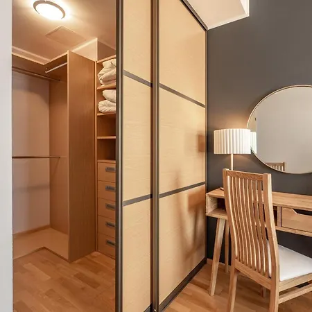 Airhome - Heart Of Center Apartment *